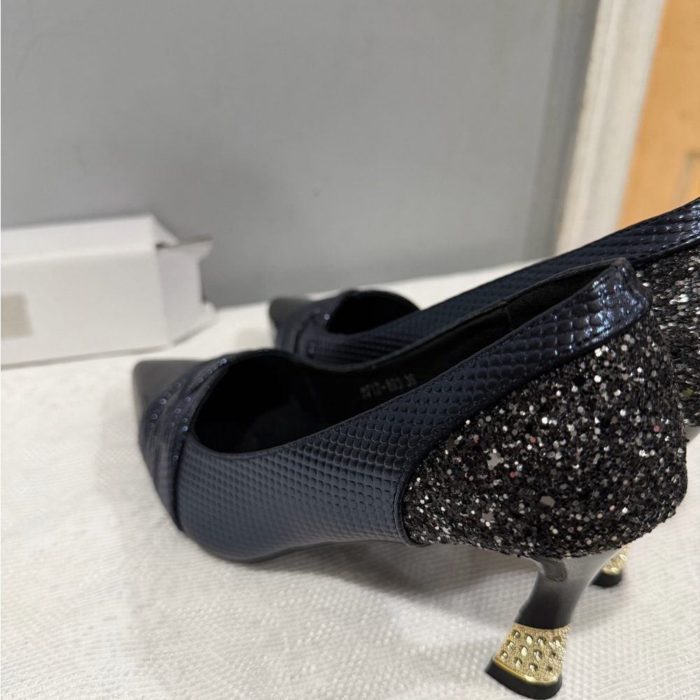 Chic Black and Blue Women's Heels - Picture 7 of 9